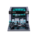 Bburago F1 Mercedes AMG W15 2024 Russell 1:43 Scale Pit Pass Diorama