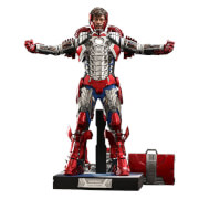 Hot Toys Iron Man 2 Movie Masterpiece Action Figure 1/6 Tony Stark (Mark V Suit Up Version) Deluxe 31 cm