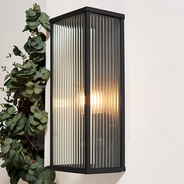 Ribbed top glass wall