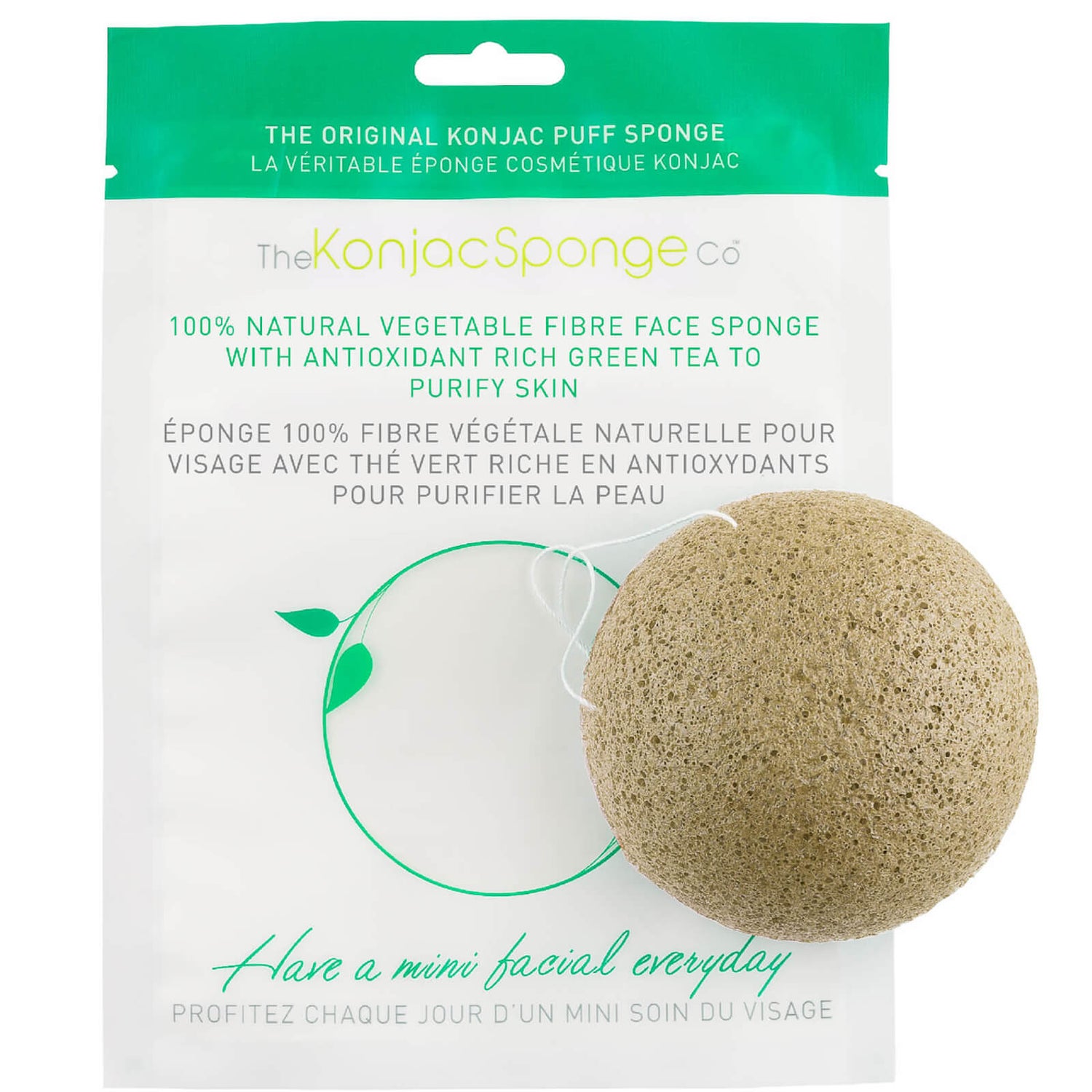 Esponja facial con té verde de The Konjac Sponge Company