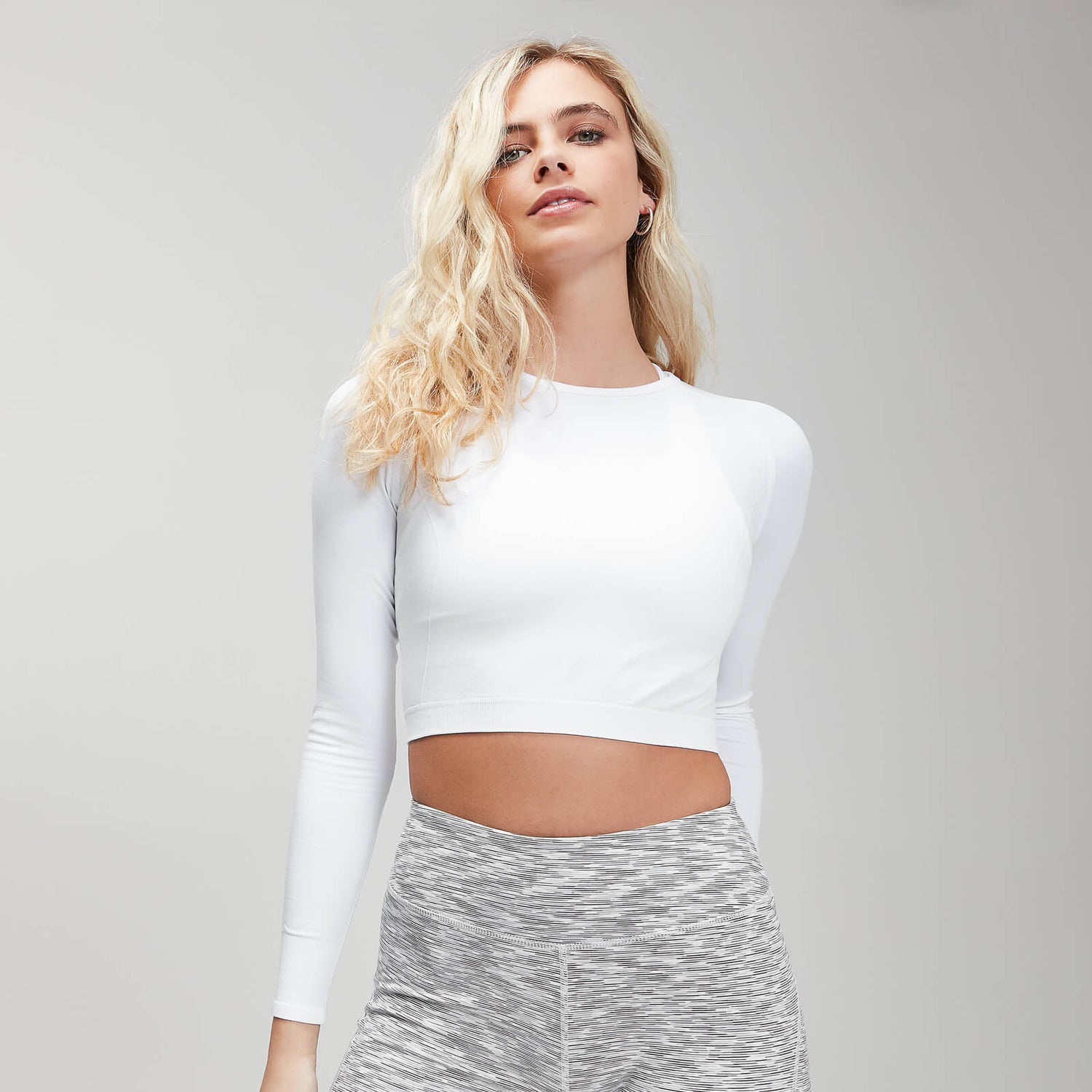 Buy Women's Long-Sleeve Gym Crop Top | White MYPROTEIN™