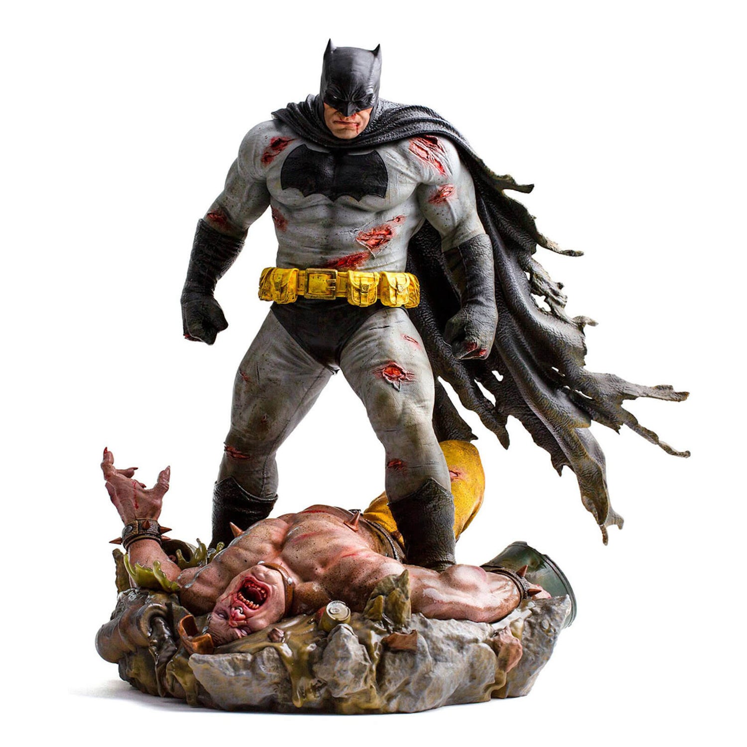 Iron Studios Batman: The Dark Knight Returns Diorama 1/6 Batman 38 cm  Merchandise | Zavvi Australia
