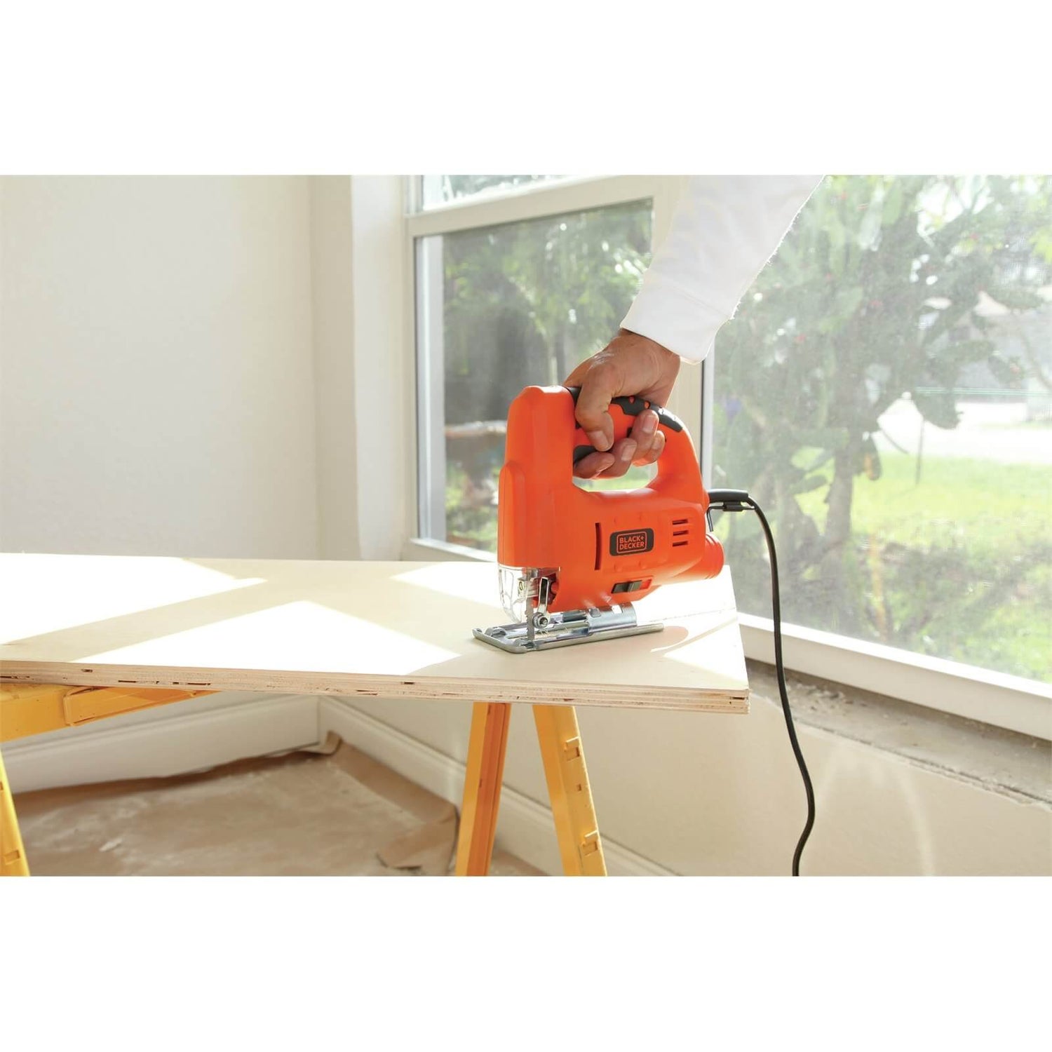 Unboxing Black and Decker KS501 400W Compact Jigsaw with blade