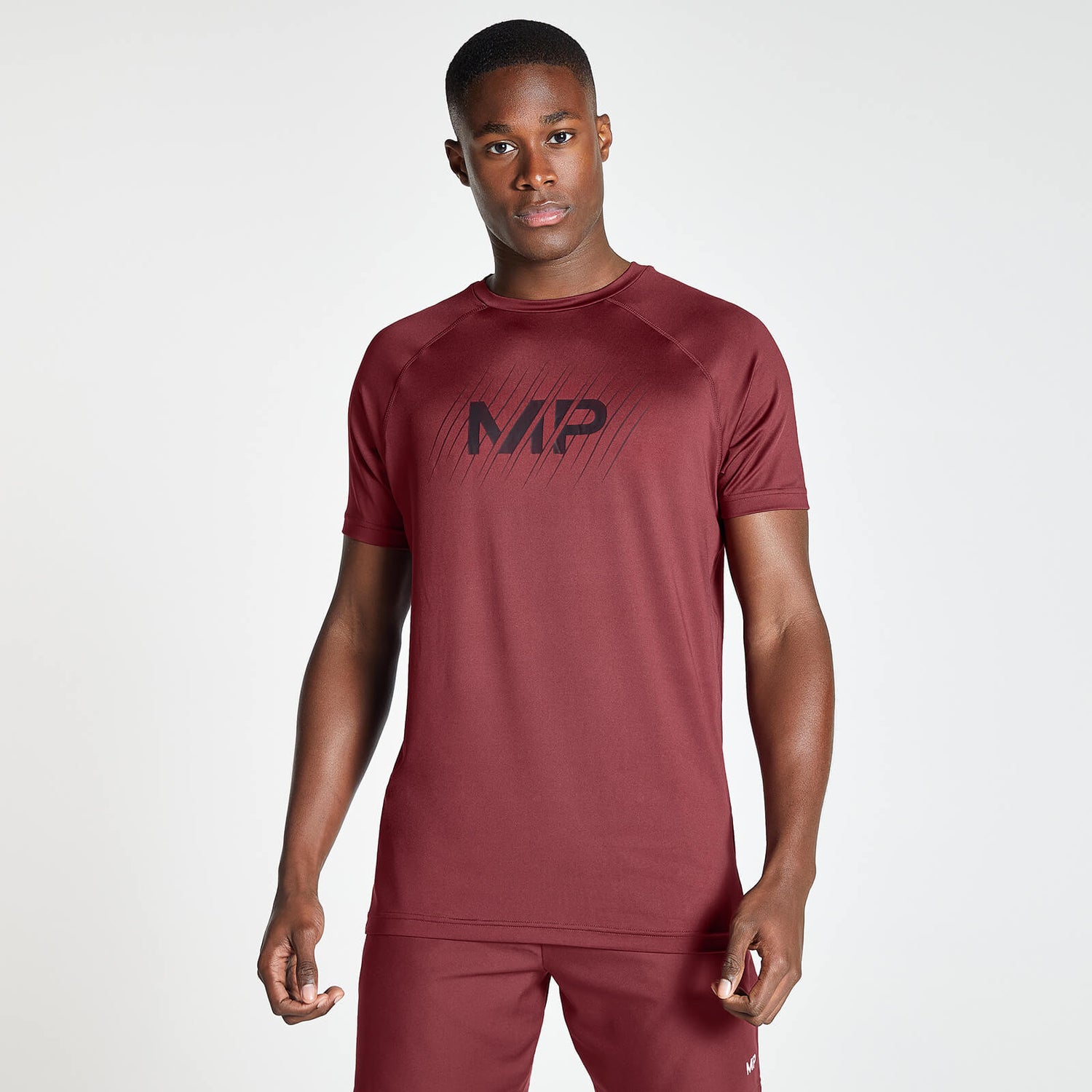MP メンズ リニア ライン グラフィック エッセンシャル トレーニング ショートスリーブ Tシャツ - ダーク レッド - XS