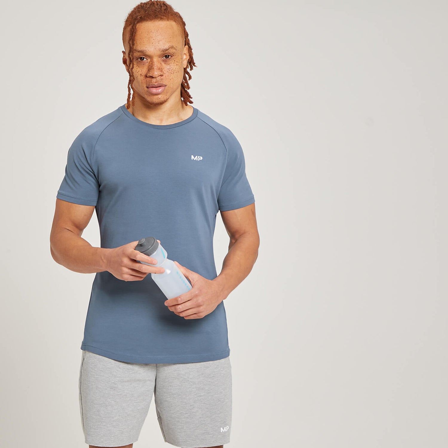 Облегающая мужская футболка Form с коротким рукавом — Цвет: Синевато-стальной