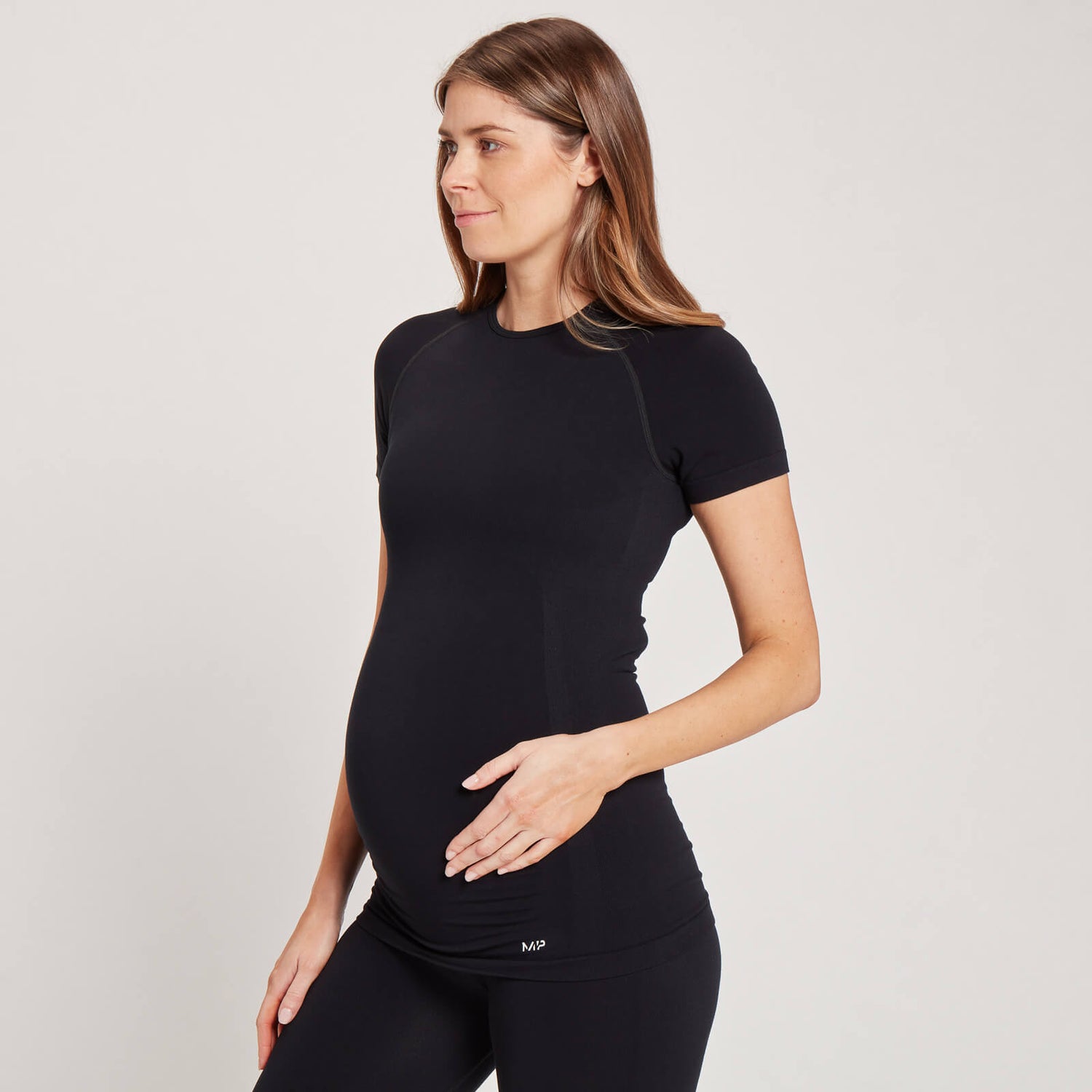 Bezszwowy T-shirt z krótkimi rękawami dla kobiet w ciąży z kolekcji MP – czarny - XXS