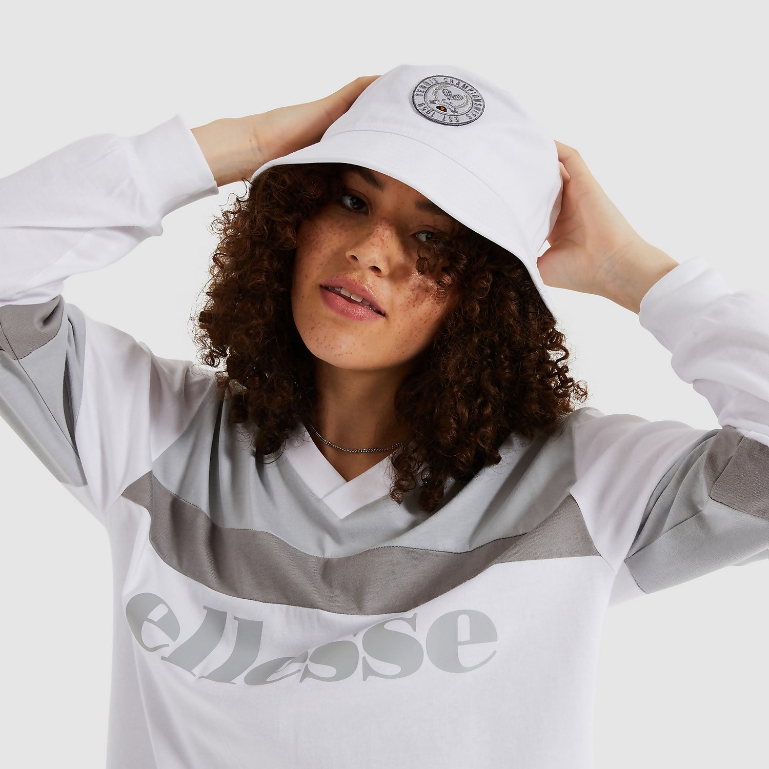 Ellesse bucket cheap hat white