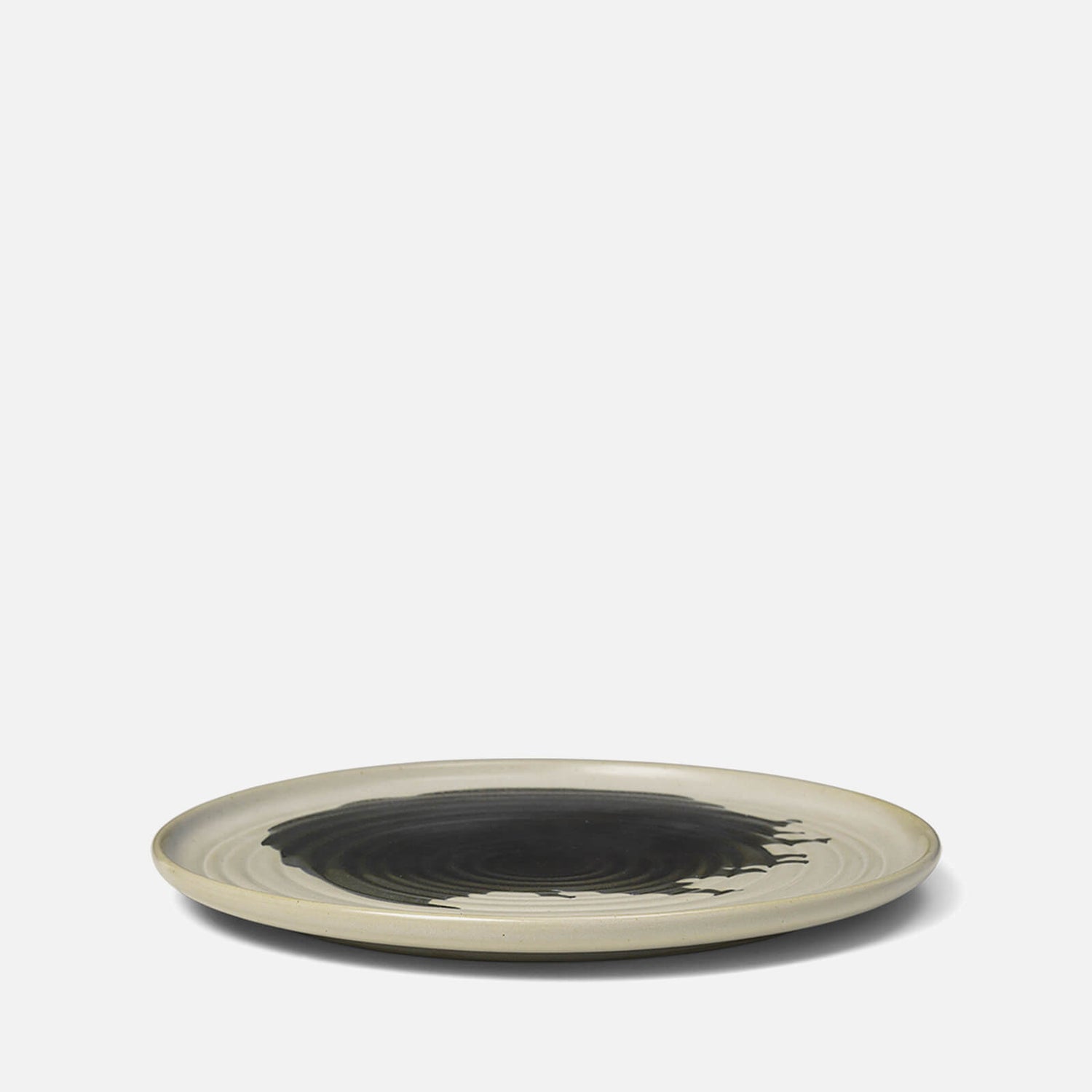 Ferm Living Omhu Plate - Medium - Off white/charcoal