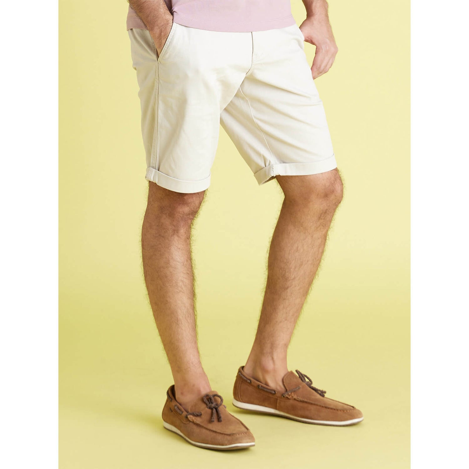 Off White Solid Mid Rise Cotton Cargo Shorts BOCHINOBM