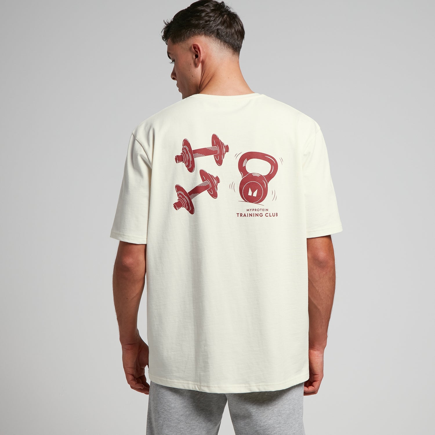 Мужская оверсайз футболка MP Tempo с графическим рисунком — серовато-белый цвет / красный рисунок - XS