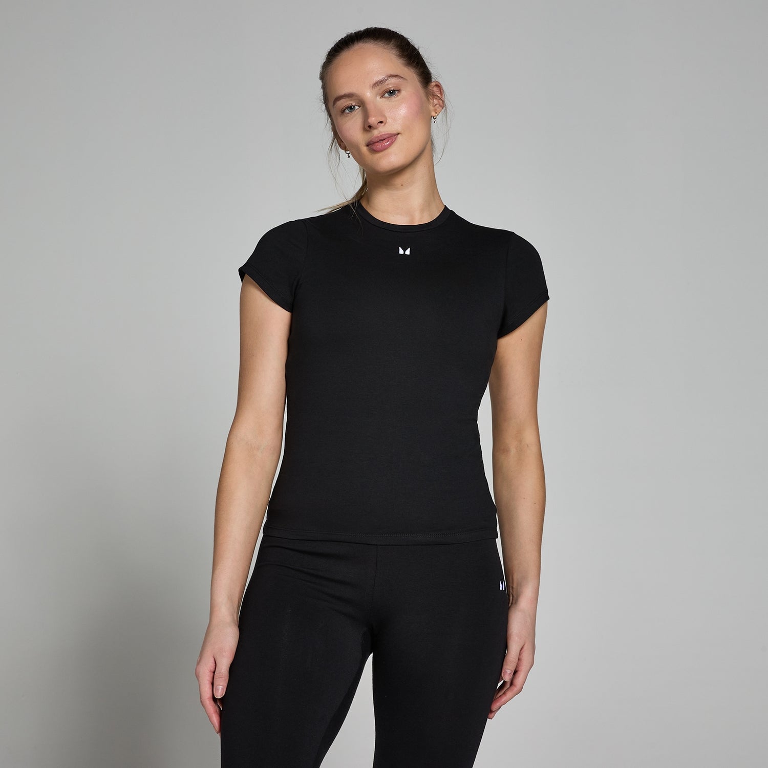 MP Basics T-shirt met nauwsluitende pasvorm en korte mouwen voor dames - Zwart - XS
