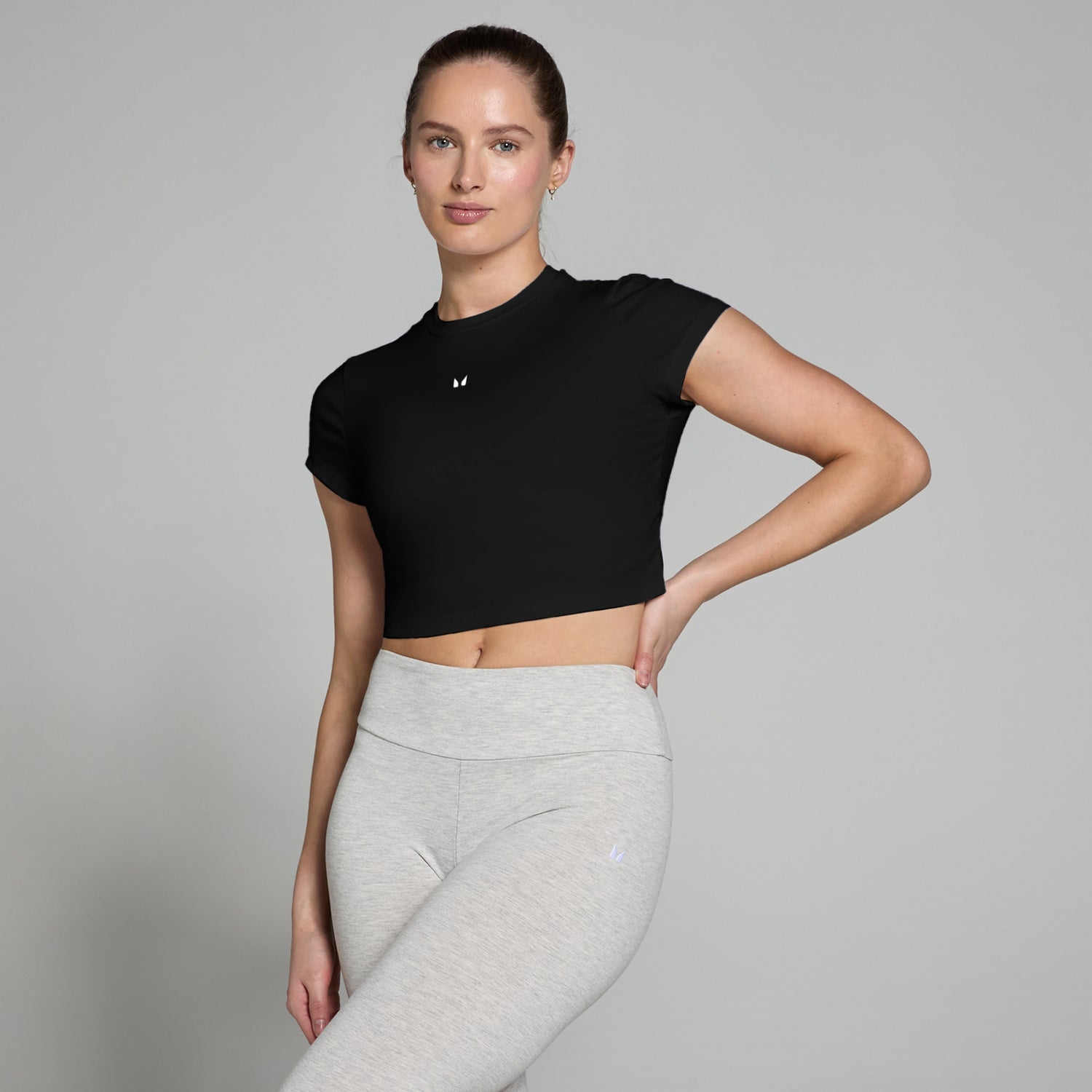 Женская укороченная облегающая футболка с короткими рукавами MP Basics — черный цвет - XXS