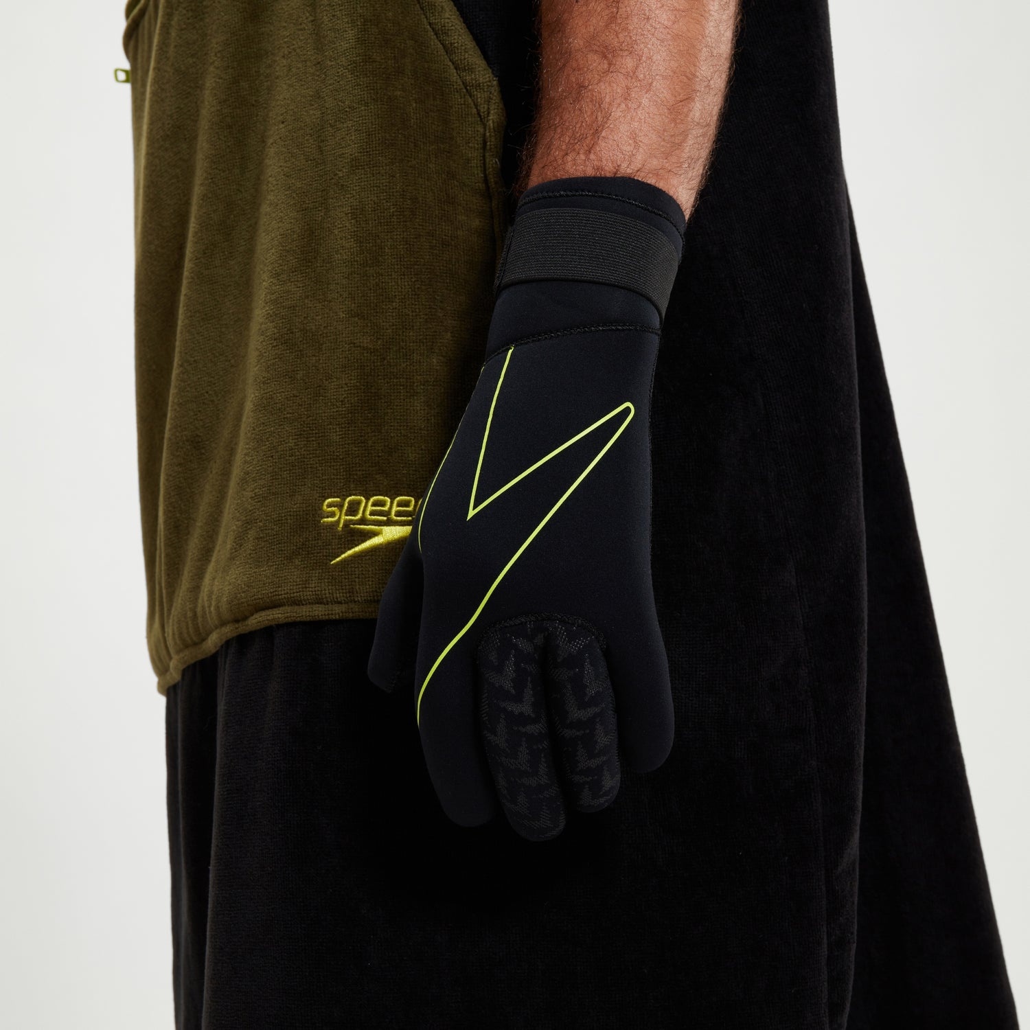 Adult Swim Gloves Black Yellow Speedo