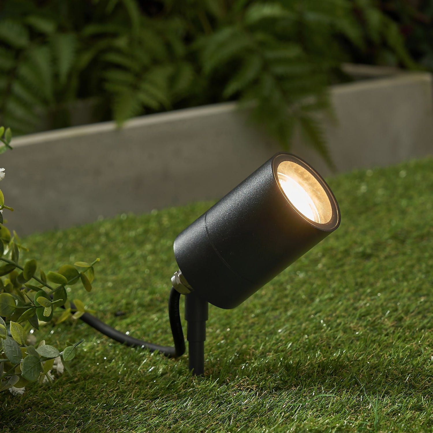 Outdoor lighting outlet homebase