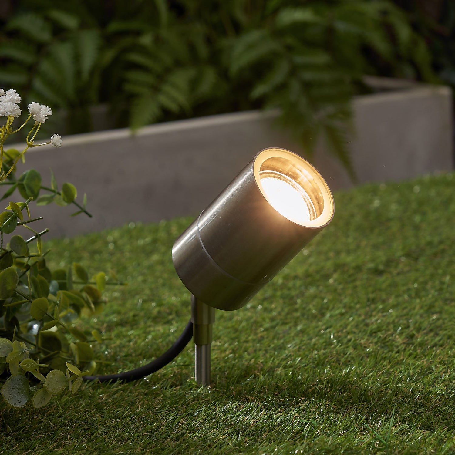 Outdoor spike spotlights cheap