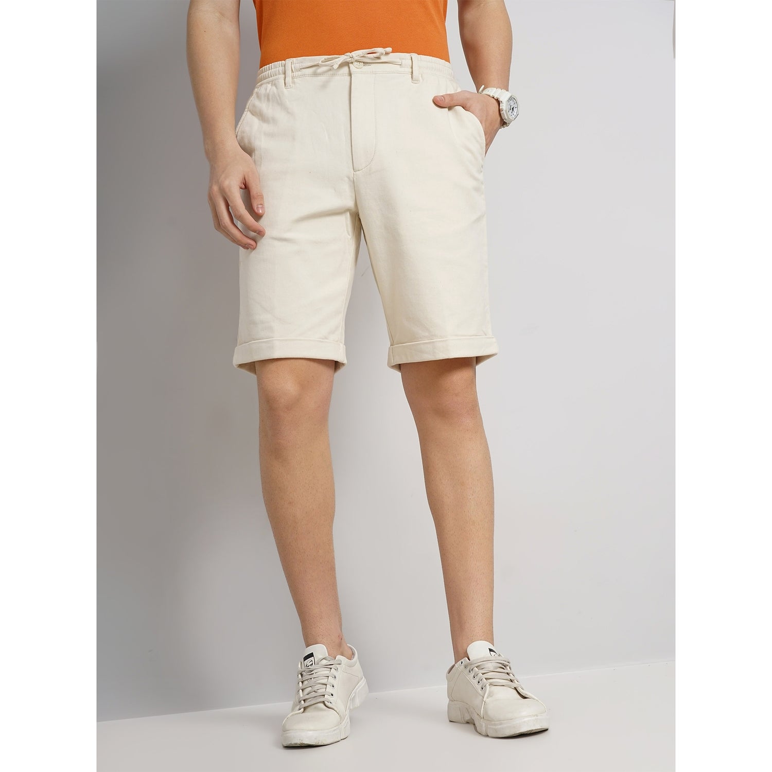 Men Off White Solid Loose Fit Cotton Casual Short GOBELLOBM Celio