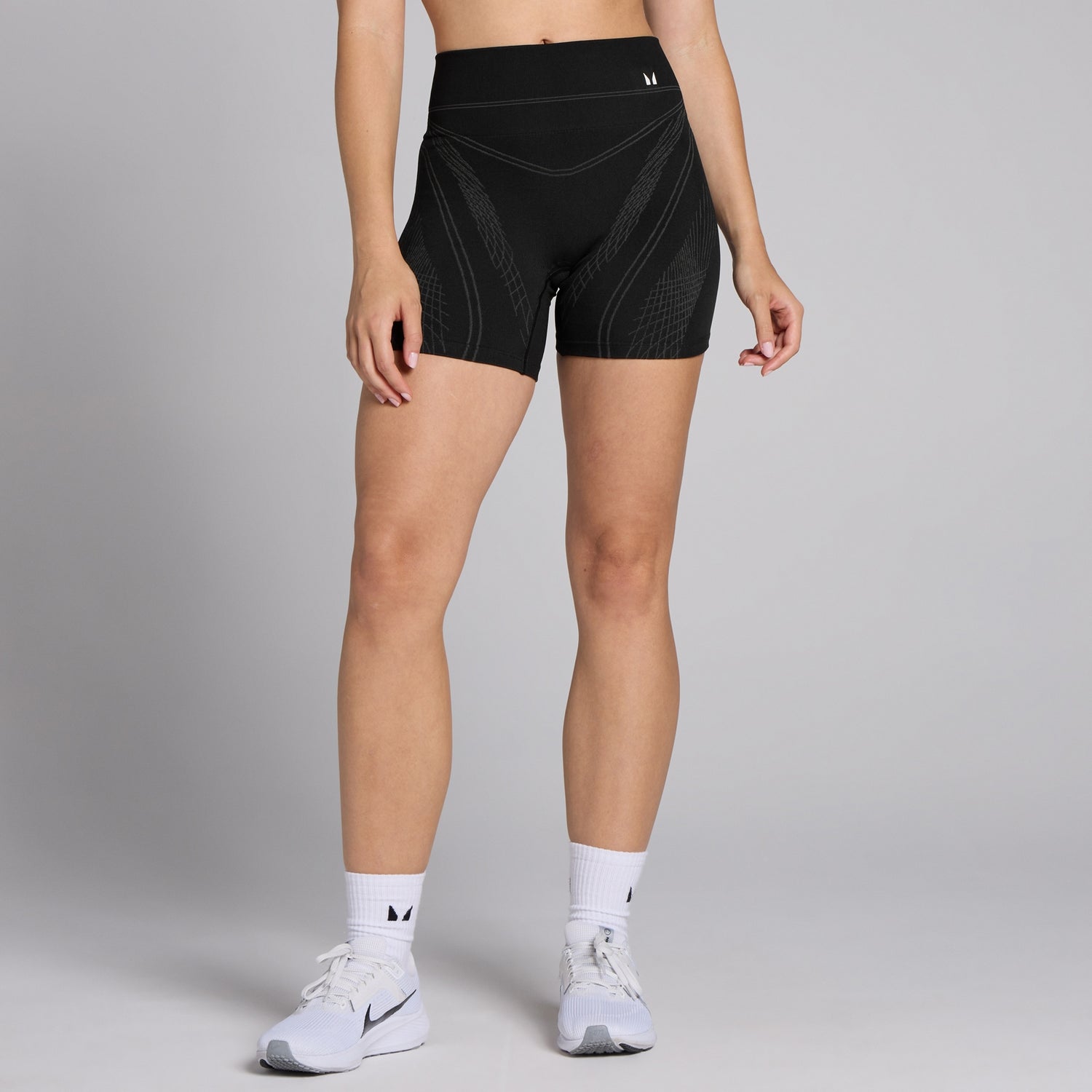 Short linéaire sans coutures MP Tempo pour femmes – Noir - L
