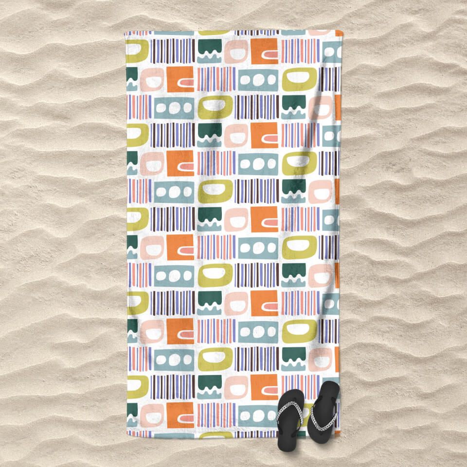 Retro Beach Huts Beach Towel 0