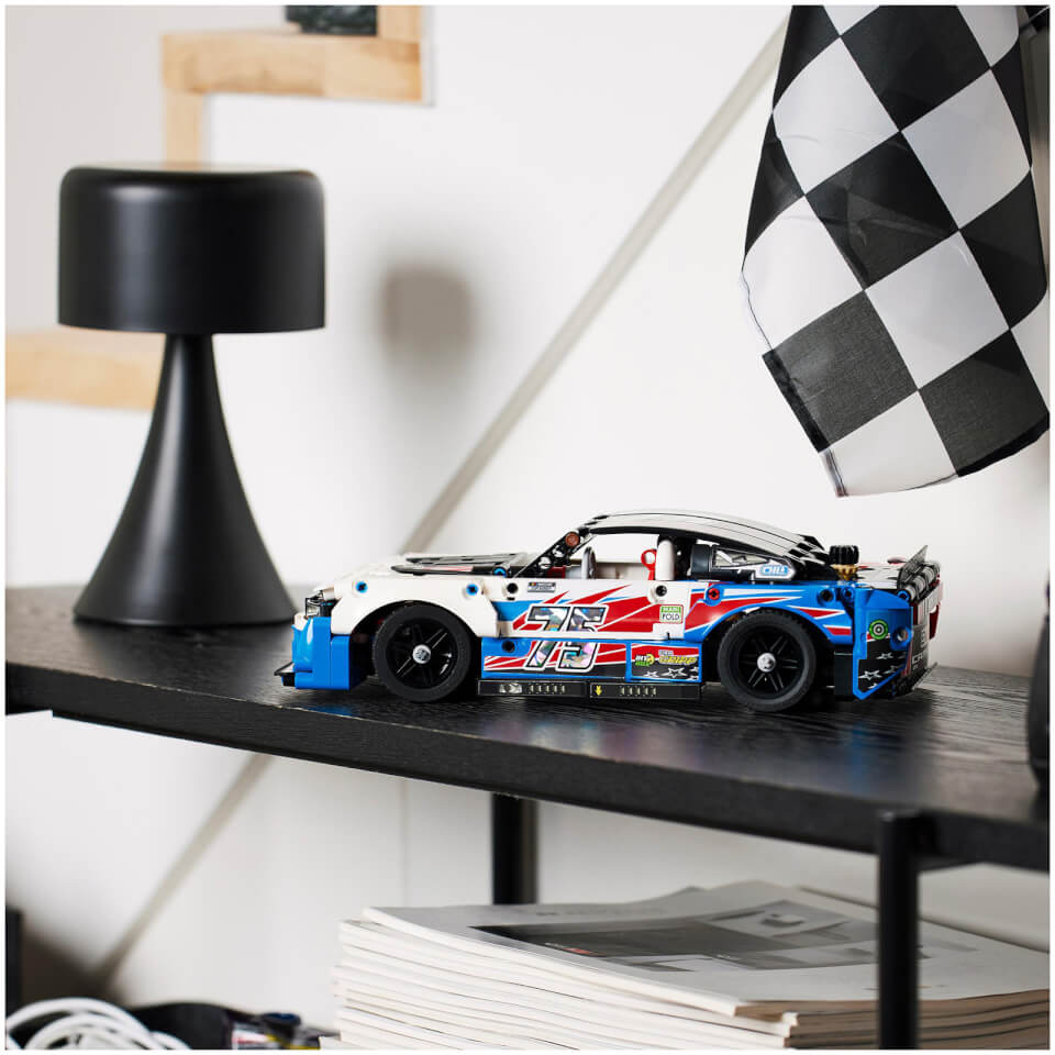 LEGO Technic: NASCAR® Next Gen Chevrolet Camaro ZL1 (42153) 4