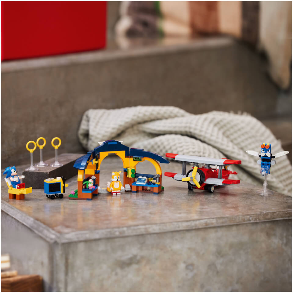 LEGO Sonic the Hedgehog Tails' Workshop and Tornado Plane 76991 4