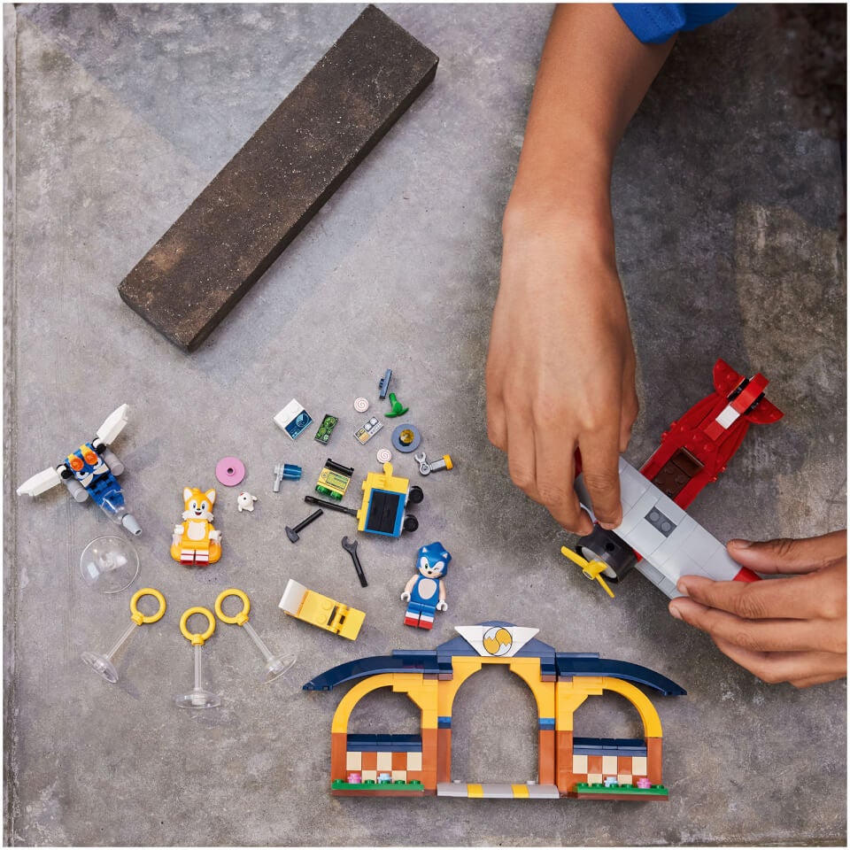 LEGO Sonic the Hedgehog Tails' Workshop and Tornado Plane 76991 2