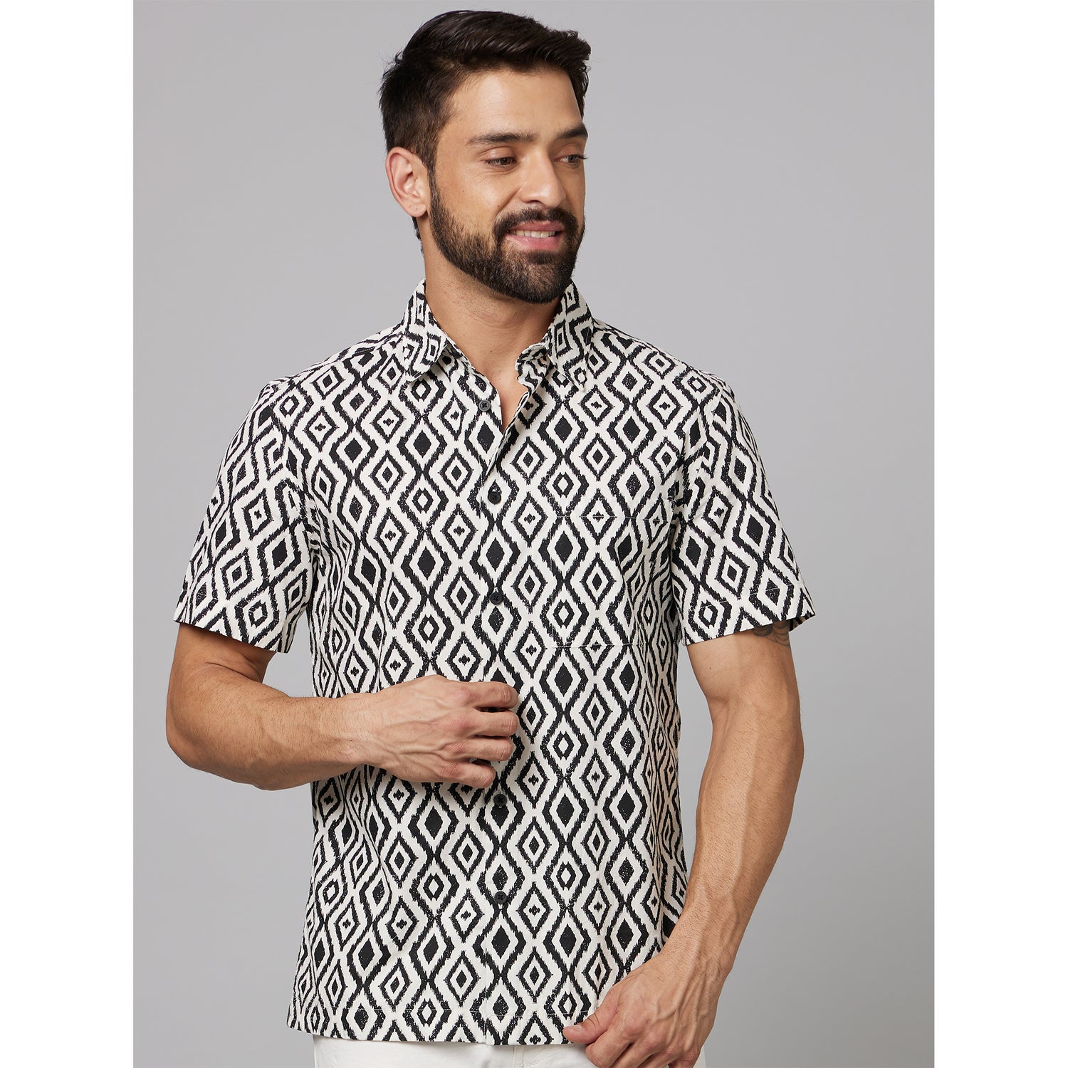 Black Classic Geometric Printed Cotton Casual Shirt (DAPRINTA)