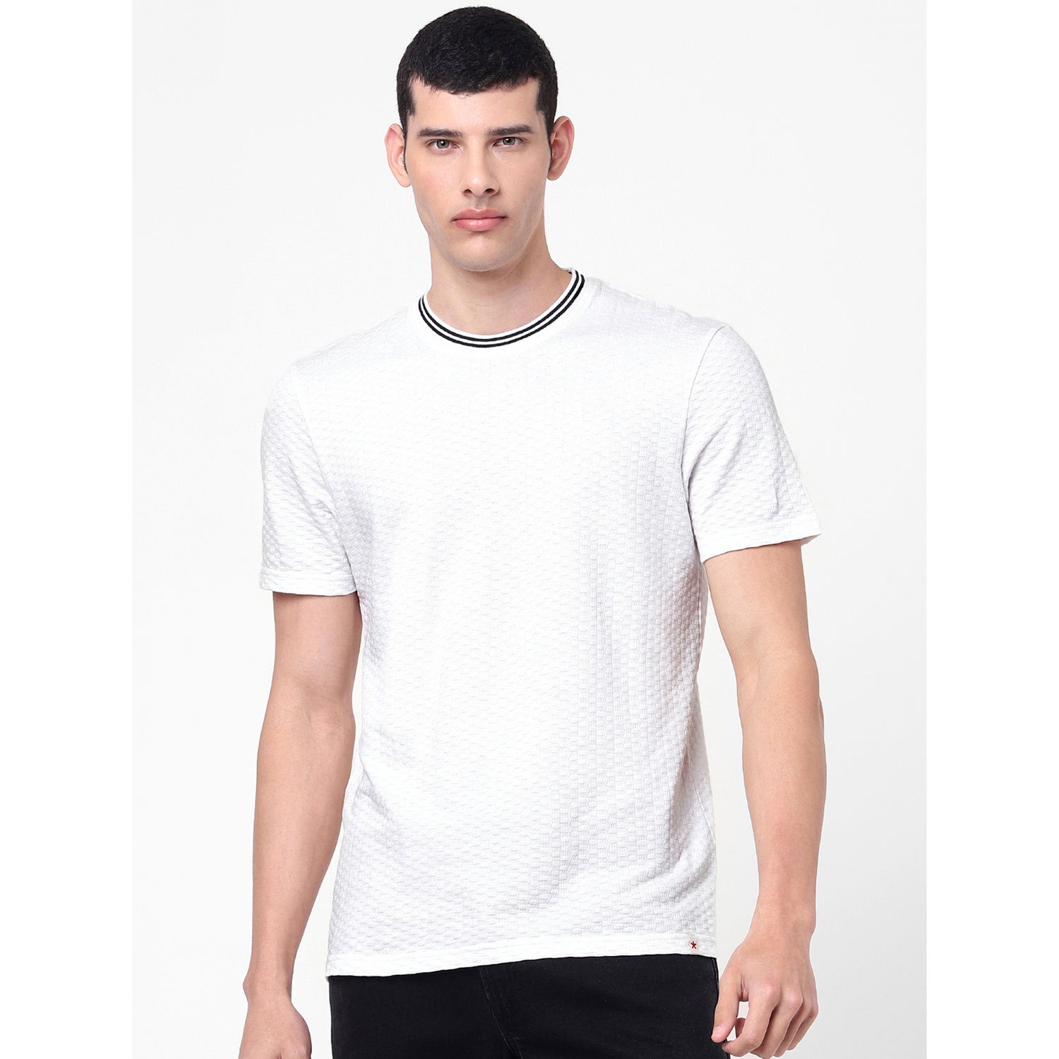 Off White Crew-Neck Regular Fit T-shirt (BEBOX)