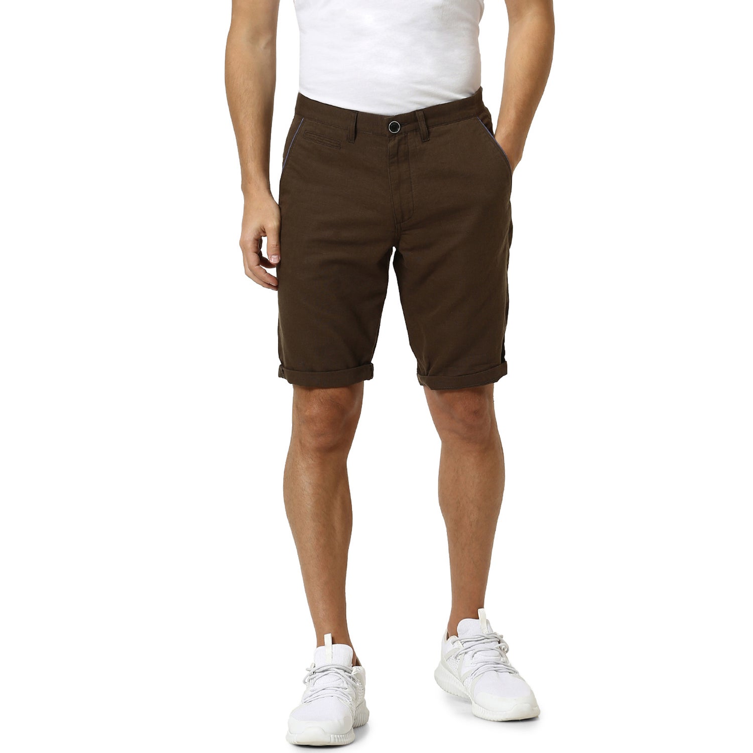 Brown Solid Slim Fit Regular Shorts (ROLINOI)