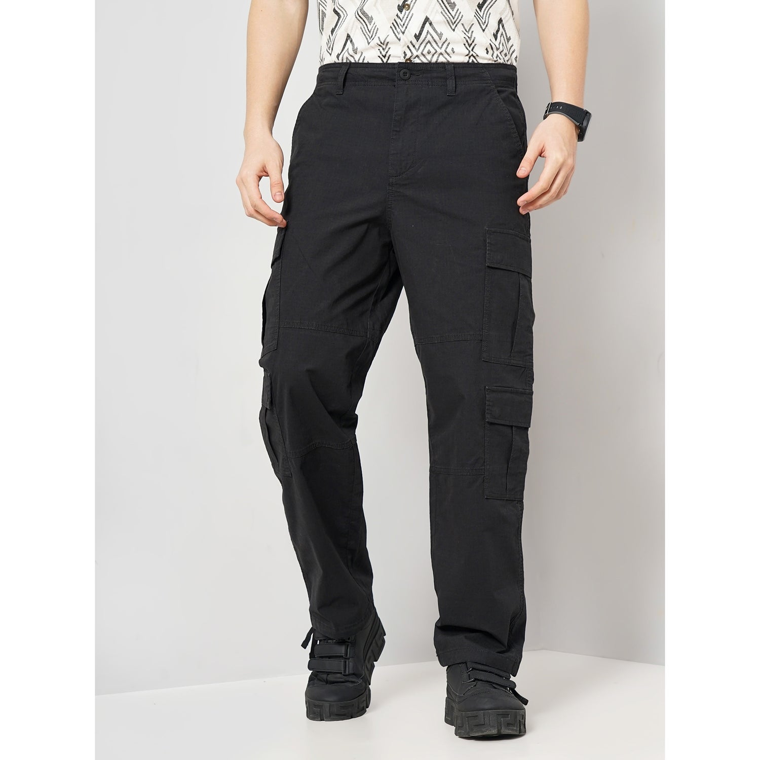 Men's Black Solid Regular Fit Cotton Trousers (GONICO)