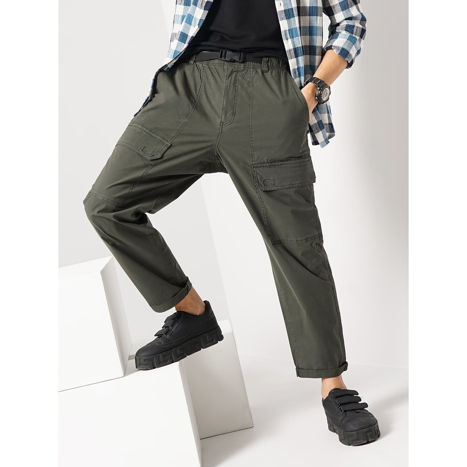 Men Olive Solid Regular Fit Cotton Cargo Trouser (GOTRECK)