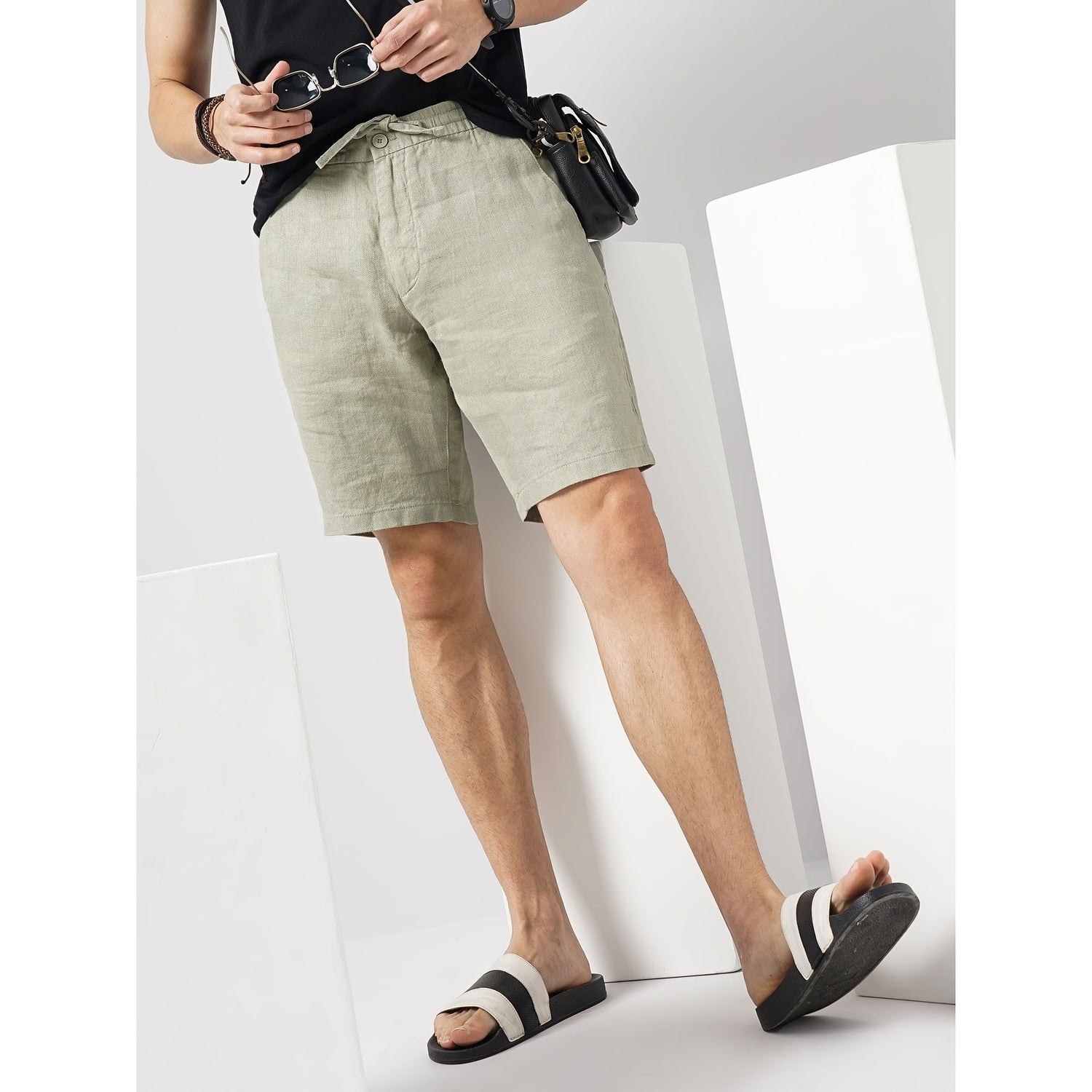 Men Green Solid Loose Fit Linen Casual Shorts (DOLINUSBM1)