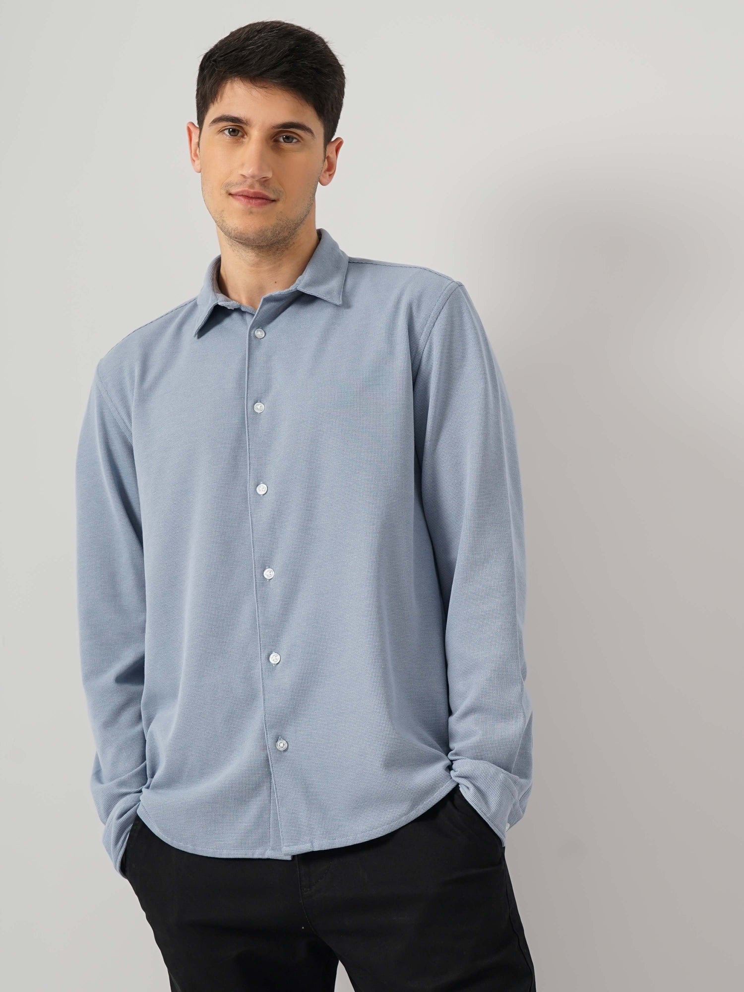 Men Blue Spread Collar Solid Regular Fit Cotton Casual Shirt (GAWAFFLE)