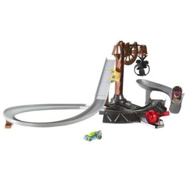 Amazon.com: Hot Wheels Toy Story 3 Claw Rescue Track Set