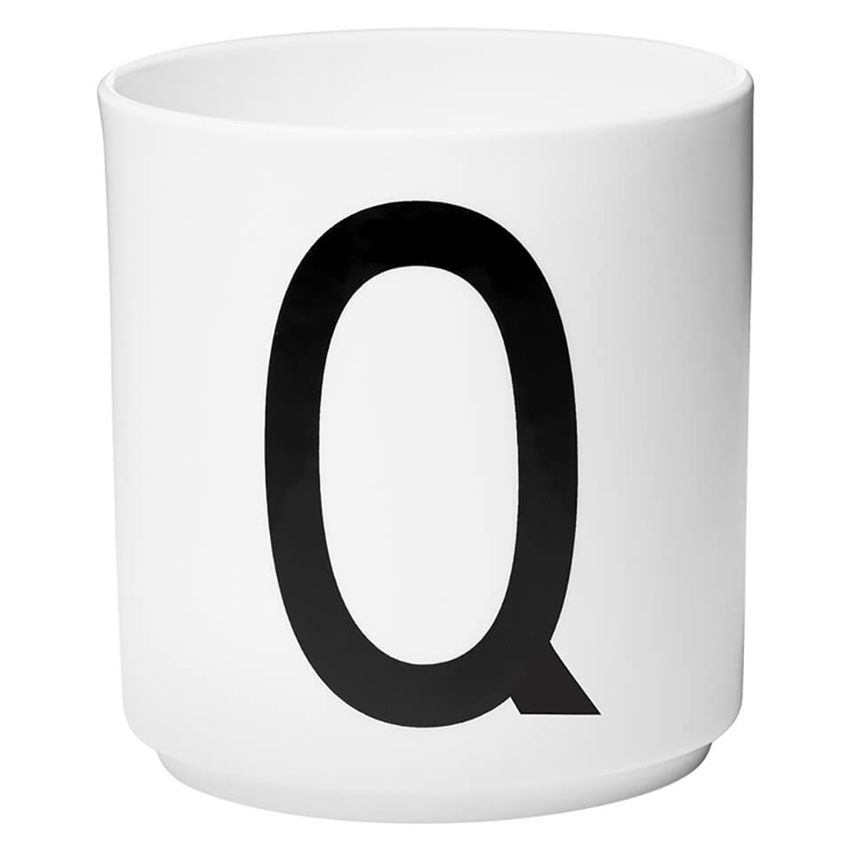 Q cup. Кружка букваю из фигур. Кружка с буквой д. Letter c Cup.