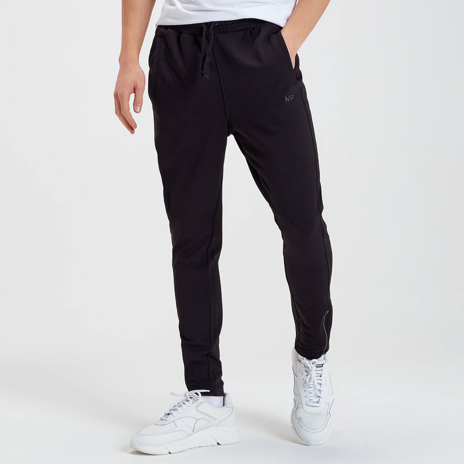 Pantaloni Jogging Uomo Amstaff Modello Dyster, Morbidi E Resistenti, 360g/m², Con Tasca Posteriore, Vita Regolabile - 2