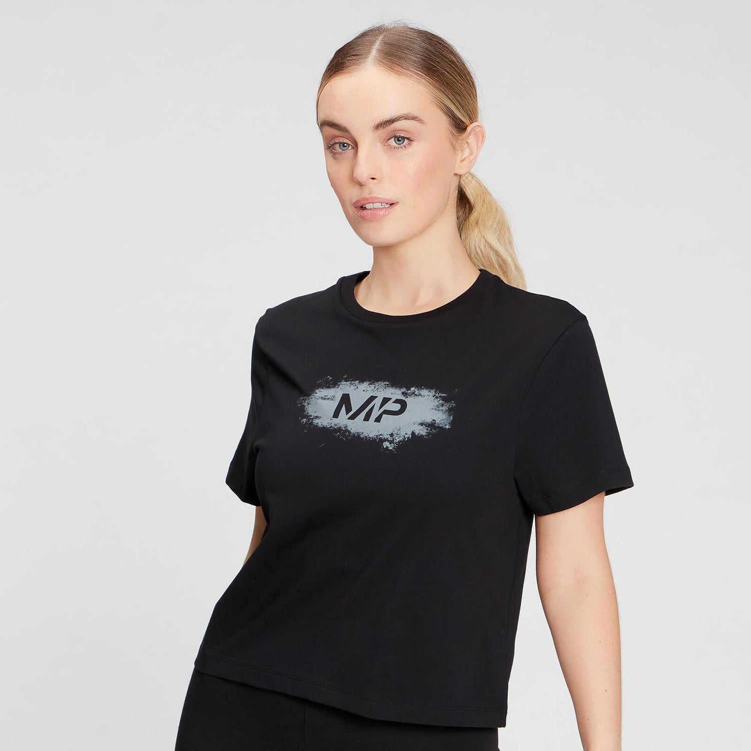 MP Women's Chalk Graphic Crop Tshirt Black MYPROTEIN™