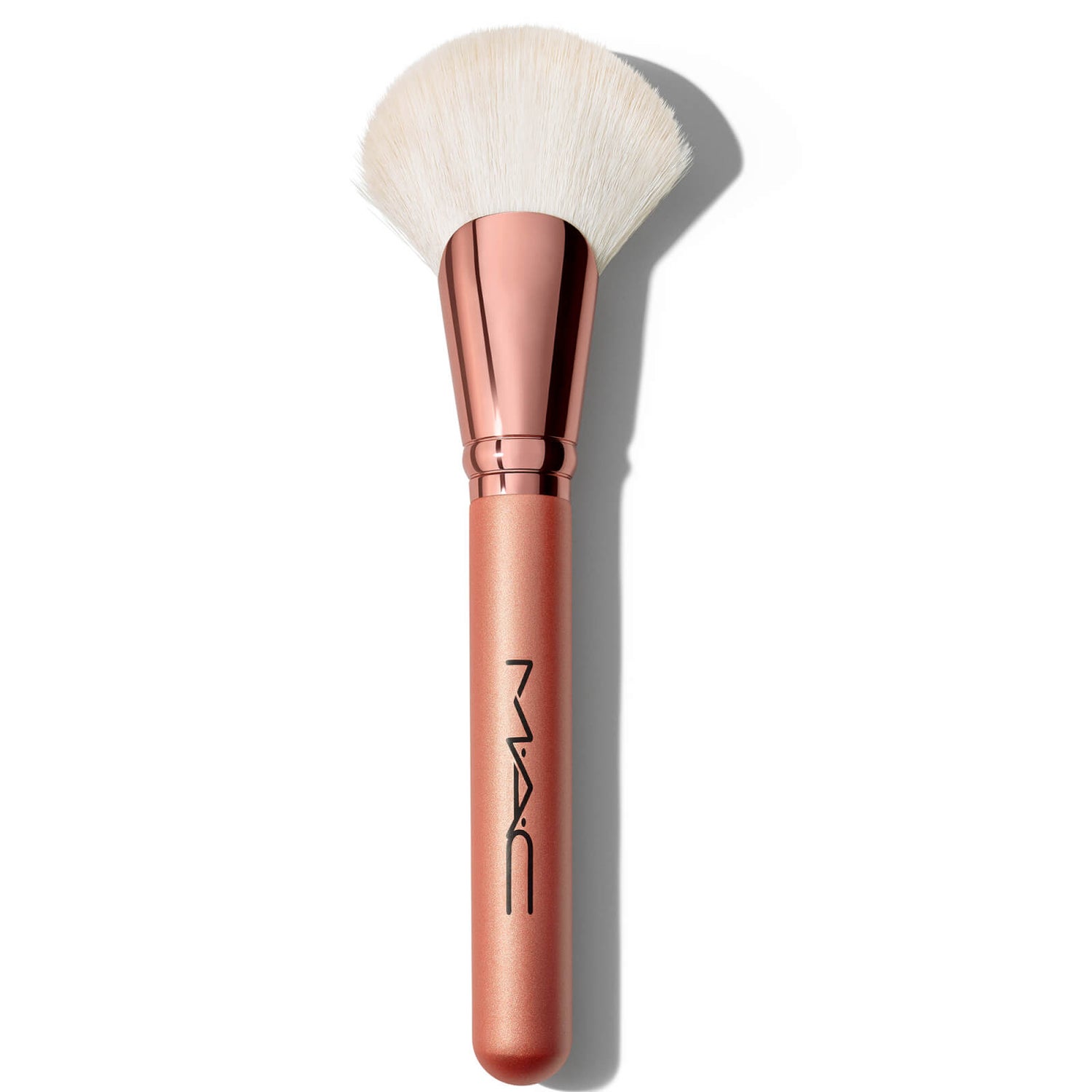 MAC 143S Bronzer Fan Brush LOOKFANTASTIC