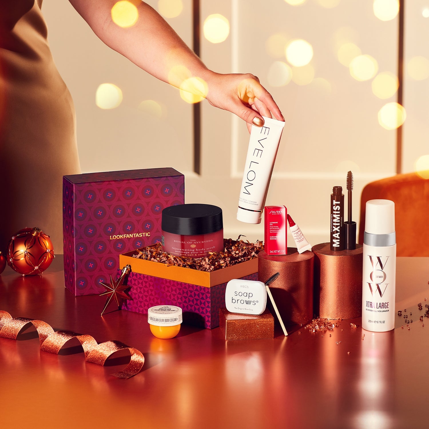 The LOOKFANTASTIC Christmas Present 2023 lookfantastic Sklep online