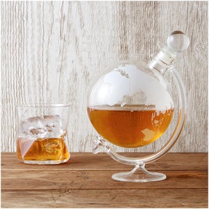 Glasdekanter für Whisky in Globusform