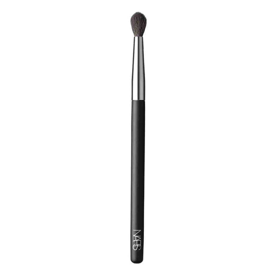 NARS Cosmetics Brush 13 Large Dome Eye Brush Squirrel LOOKFANTASTIC
