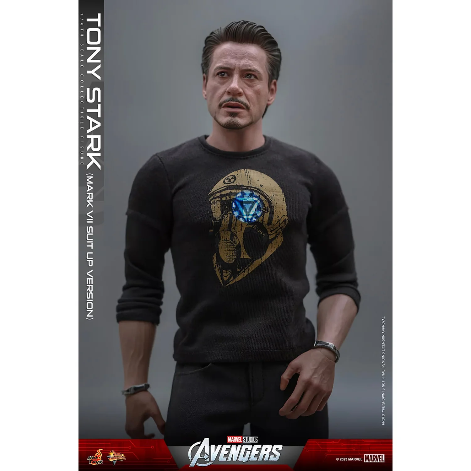 Hot Toys 1:6 Scale Marvel The Avengers Tony Stark Mark VII Suit-Up Statue