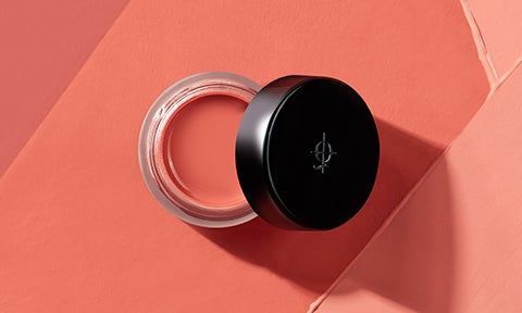 Get ready for longer days and warmer weather with these natural makeup Spring staples.