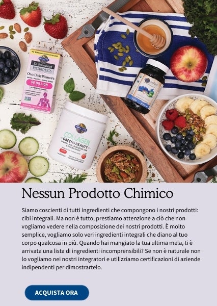 Un tavolo coperto con varie verdure, frutta, semi e frutti di bosco disposti intorno all'Integratore Microbioma per donna Dr. Formulated, collagene vegetale di bellezza e vitamine mykind Organics.