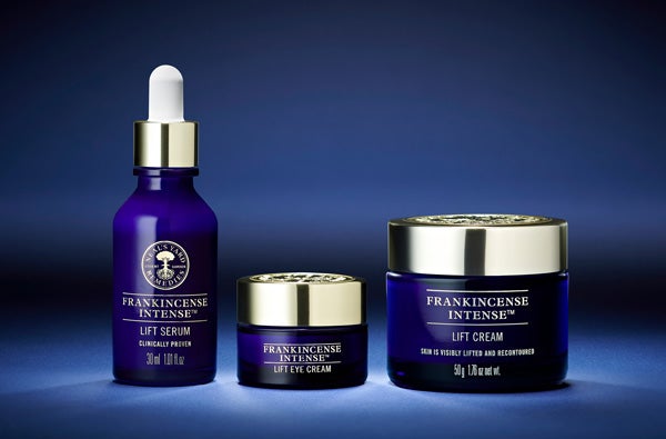 Frankincense Intense™ Lift. Visibly lifts & recontours