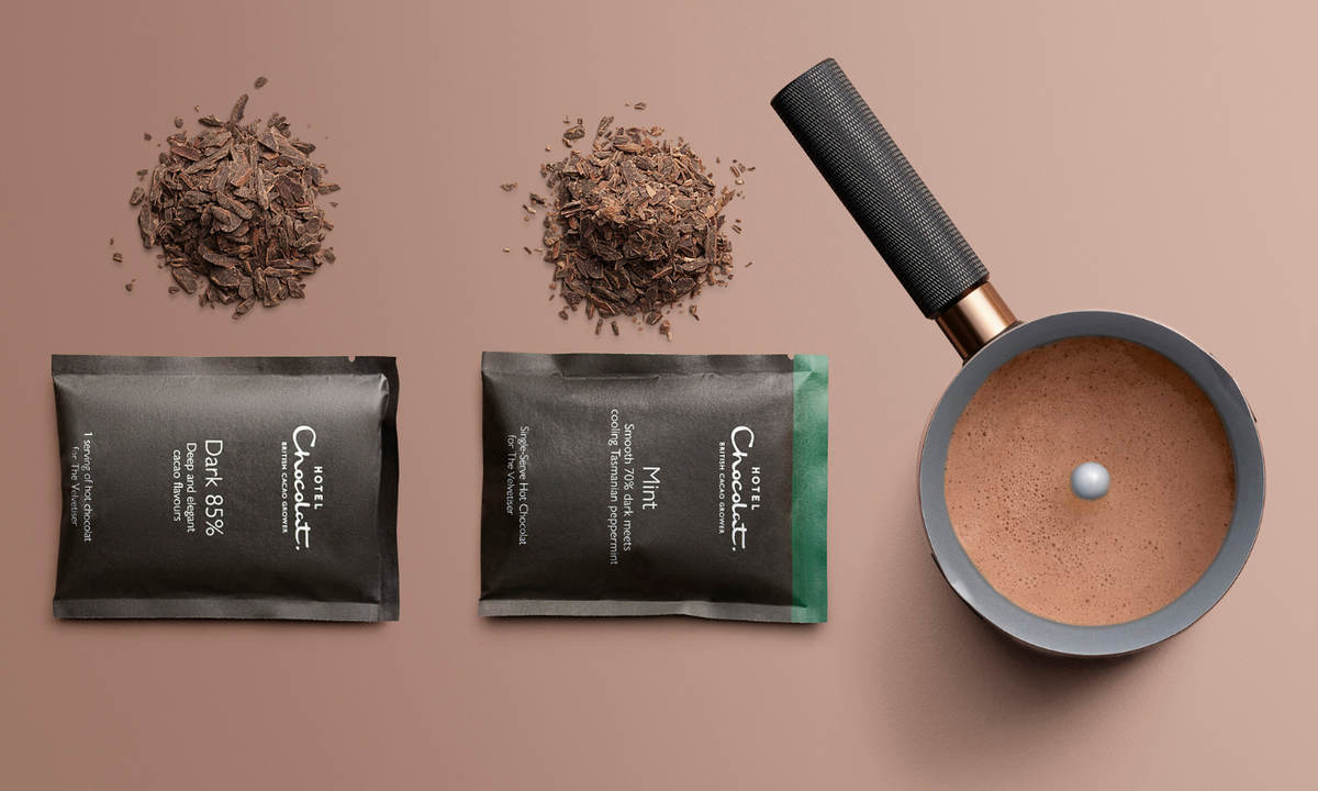 mint hot chocolate and dark hot chocolate velvetiser sachets, with a velvetiser to the right hand side