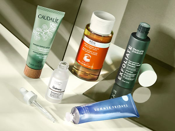 Give your sensitive skin the TLC it deserves with the help of these morning and evening skin care routines, featuring products that are specifically designed to soothe and strengthen sensitive skin.