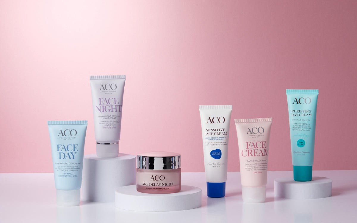 ACO Face Renewing Oil auf einem rosa Hintergrund angezeigt