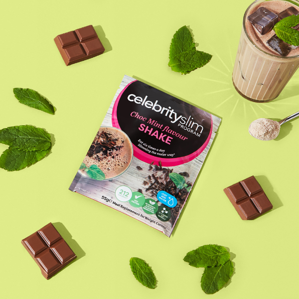 Celebrity Slim Choc Mint Flavour Shake surrounded by chocolate and mint