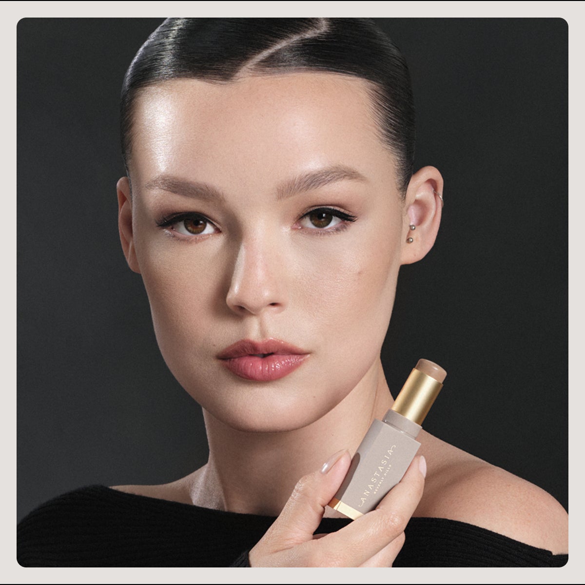 Smooth Blur Contour Stick Waitlist