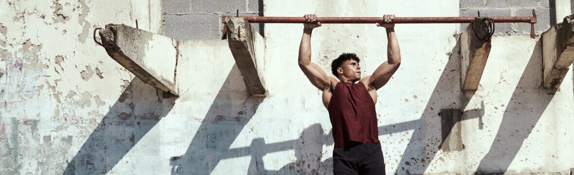 Athlete doing Pullups